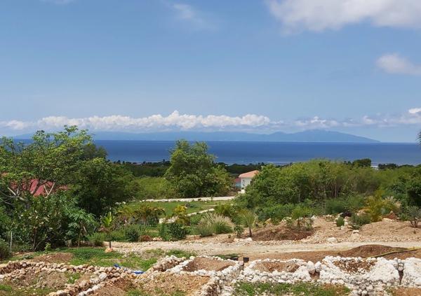 Marie Galante - Terrain de 1 611m² vue mer avec maison en construction