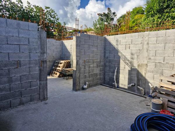 Marie Galante - Terrain de 1 611m² vue mer avec maison en construction