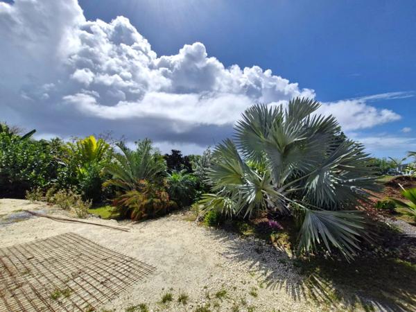 Marie Galante - Terrain de 1 611m² vue mer avec maison en construction