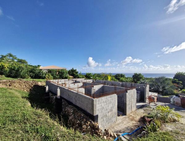 Marie Galante - Terrain de 1 611m² vue mer avec maison en construction