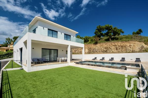 Maison à vendre 7 pièces 257 m² Sainte-Maxime