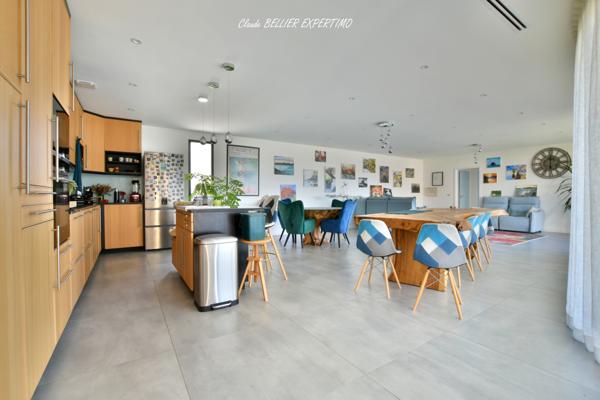 Marseille (13010) MARSEILLE 10EME, Quartier SAINT LOUP, Maison Familiale de 2021 de 270 m2, sa piscine chauffée, son jardin