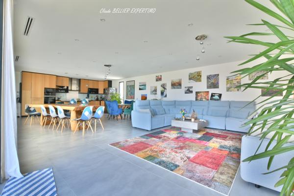 Marseille (13010) MARSEILLE 10EME, Quartier SAINT LOUP, Maison Familiale de 2021 de 270 m2, sa piscine chauffée, son jardin