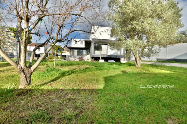 Marseille (13010) MARSEILLE 10EME, Quartier SAINT LOUP, Maison Familiale de 2021 de 270 m2, sa piscine chauffée, son jardin