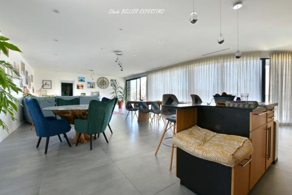 Marseille (13010) MARSEILLE 10EME, Quartier SAINT LOUP, Maison Familiale de 2021 de 270 m2, sa piscine chauffée, son jardin