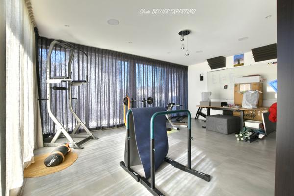 Marseille (13010) MARSEILLE 10EME, Quartier SAINT LOUP, Maison Familiale de 2021 de 270 m2, sa piscine chauffée, son jardin