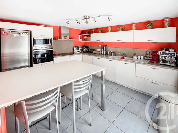 Appartement F8 à vendre  8 pièces - 137,27 m 2   VOIRON  - 38