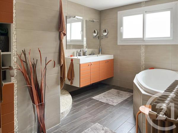 Appartement F8 à vendre  8 pièces - 137,27 m 2   VOIRON  - 38