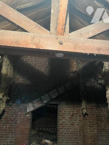A VENDRE à BAILLEUL dans le nord (59) : CORPS DE FERME EN CAMPAGNE A RENOVER AVEC GARAGE de 20m...