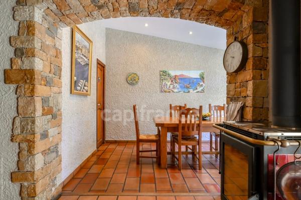 Maison à vendre 7 pièces CEYRESTE (13)