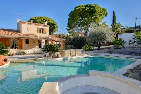 Maison à vendre 7 pièces CEYRESTE (13)