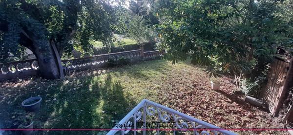 Dpt Sarthe (72), à vendre LA CHARTRE SUR LE LOIR maison 5/6 chambres BORD DE LOIR terrain de 275m²