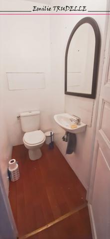 Dpt Sarthe (72), à vendre LA CHARTRE SUR LE LOIR maison 5/6 chambres BORD DE LOIR terrain de 275m²