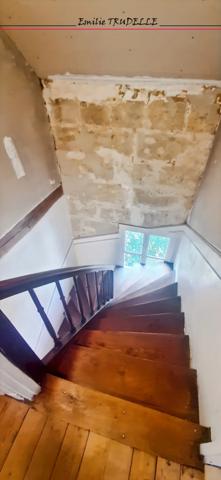 Dpt Sarthe (72), à vendre LA CHARTRE SUR LE LOIR maison 5/6 chambres BORD DE LOIR terrain de 275m²