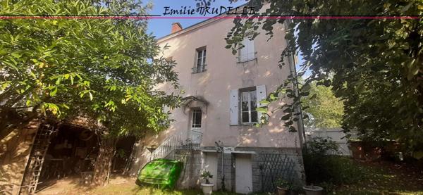 Dpt Sarthe (72), à vendre LA CHARTRE SUR LE LOIR maison 5/6 chambres BORD DE LOIR terrain de 275m²