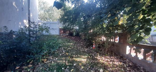 Dpt Sarthe (72), à vendre LA CHARTRE SUR LE LOIR maison 5/6 chambres BORD DE LOIR terrain de 275m²