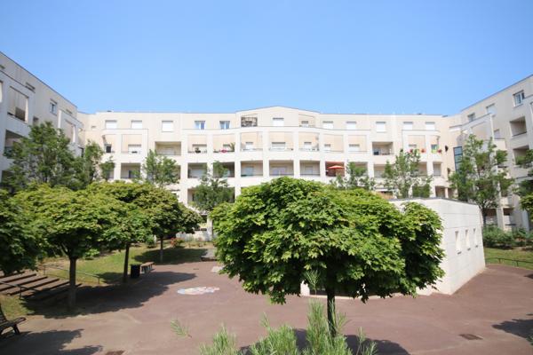 Ermont (95120) A vendre à Ermont, superbe appartement de 4 pièces, 3 chambres de 80 m2, avec box fermé