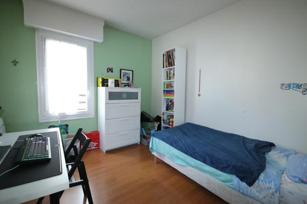 Ermont (95120) A vendre à Ermont, superbe appartement de 4 pièces, 3 chambres de 80 m2, avec box fermé