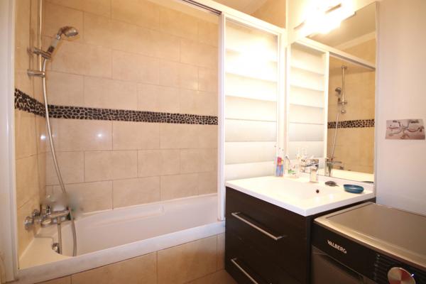 Ermont (95120) A vendre à Ermont, superbe appartement de 4 pièces, 3 chambres de 80 m2, avec box fermé