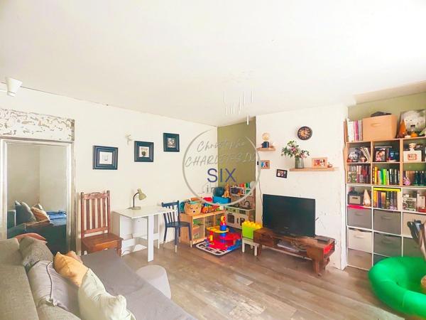 À vendre - Maison mitoyenne 1 côté, 3 pièces située à Lille (59800)