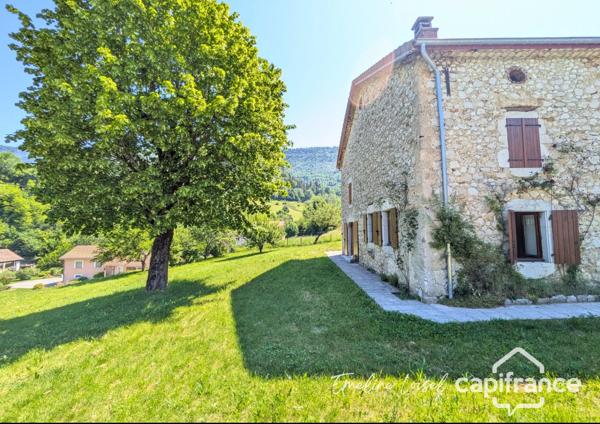 Authentique ferme du Vercors rénovée de 164m² avec 200m² de dépendances et terrain arboré - Saint Martin en Vercors (26420)