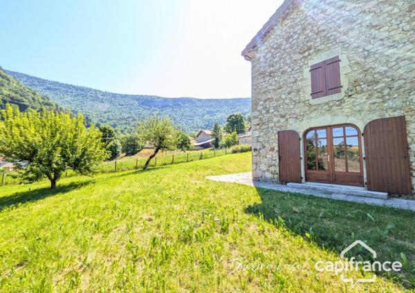 Authentique ferme du Vercors rénovée de 164m² avec 200m² de dépendances et terrain arboré - Saint Martin en Vercors (26420)