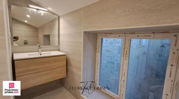 Maison de ville  5 chambres entièrement rénovée Pezens  132 m2 + Remise 30m2