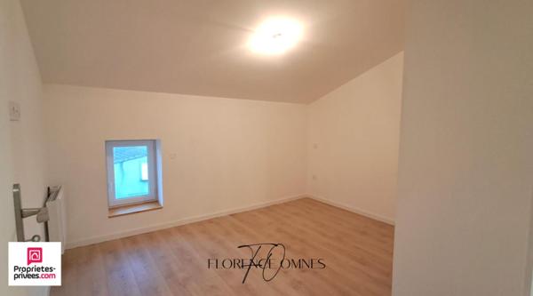 Maison de ville  5 chambres entièrement rénovée Pezens  132 m2 + Remise 30m2