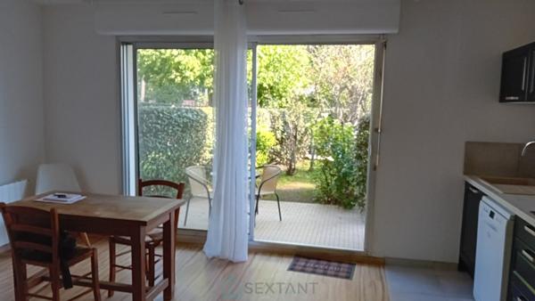Grand studio en résidence avec jardin, parking et cave, Quartier le Parc Royan.