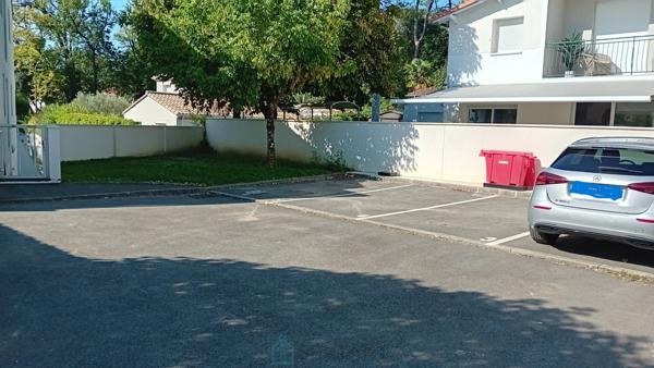 Grand studio en résidence avec jardin, parking et cave, Quartier le Parc Royan.
