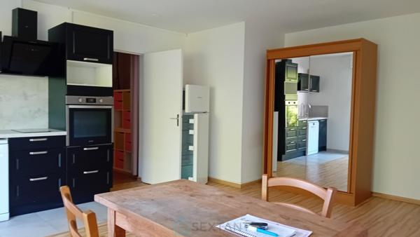 Grand studio en résidence avec jardin, parking et cave, Quartier le Parc Royan.