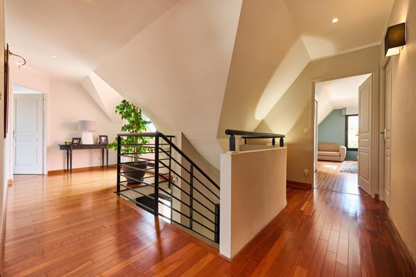 Maison à WAMBRECHIES, 59118 - 7 pièces 240m²