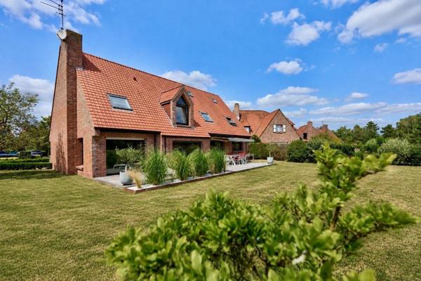 Maison à WAMBRECHIES, 59118 - 7 pièces 240m²