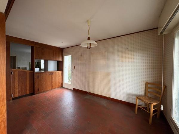 SAINTES, très beau potentiel pour cette maison d'architecte des années 70,