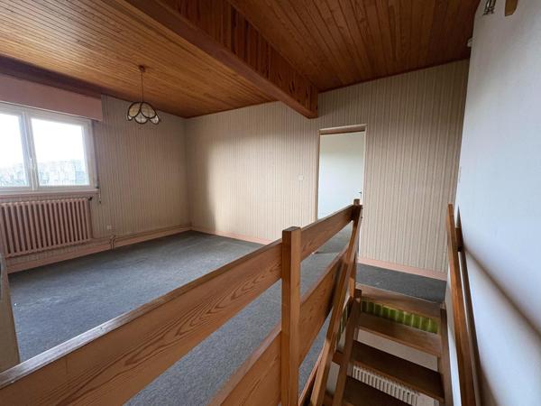 SAINTES, très beau potentiel pour cette maison d'architecte des années 70,