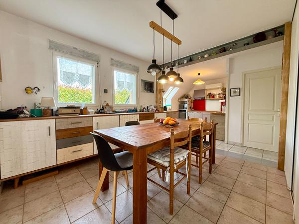Rare sur le secteur : 5 chambres, vie de plain-pied et un quotidien sans voiture.
