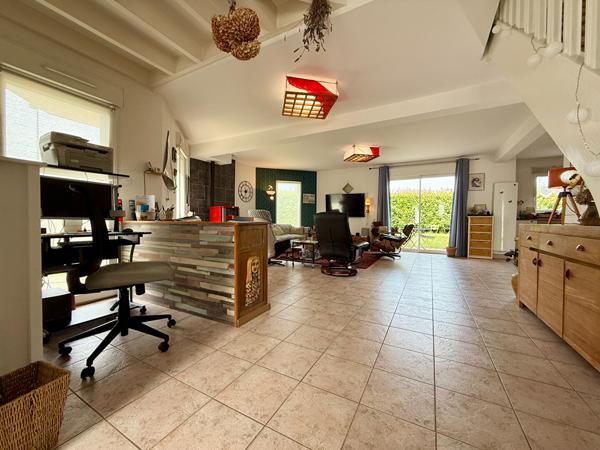 Rare sur le secteur : 5 chambres, vie de plain-pied et un quotidien sans voiture.