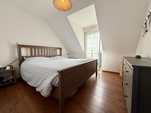 Rare sur le secteur : 5 chambres, vie de plain-pied et un quotidien sans voiture.