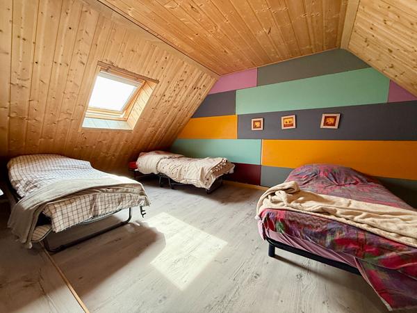 Rare sur le secteur : 5 chambres, vie de plain-pied et un quotidien sans voiture.