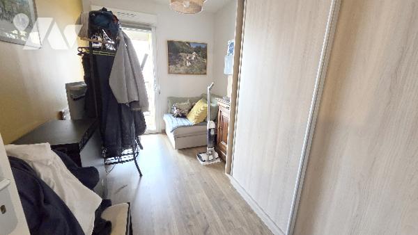 Magnifique appartement récent 2 chambres, loggia et parking
