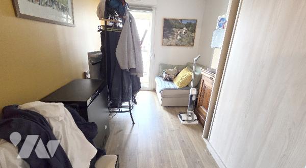 Magnifique appartement récent 2 chambres, loggia et parking