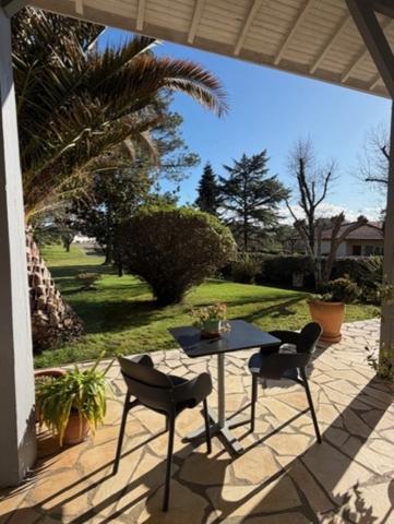 AIGNAN(32) : ELEGANTE MAISON des années 80, SANS TRAVAUX,150m2 habitables, bien située à AIGNAN, sur 2.000m2, les commerces A PIED !