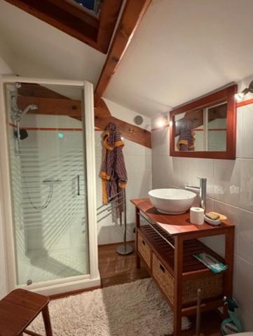 AIGNAN(32) : ELEGANTE MAISON des années 80, SANS TRAVAUX,150m2 habitables, bien située à AIGNAN, sur 2.000m2, les commerces A PIED !