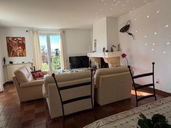 AIGNAN(32) : ELEGANTE MAISON des années 80, SANS TRAVAUX,150m2 habitables, bien située à AIGNAN, sur 2.000m2, les commerces A PIED !