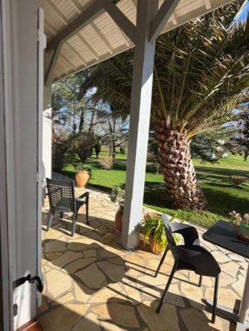 AIGNAN(32) : ELEGANTE MAISON des années 80, SANS TRAVAUX,150m2 habitables, bien située à AIGNAN, sur 2.000m2, les commerces A PIED !