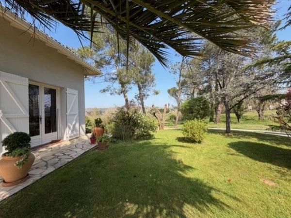 AIGNAN(32) : ELEGANTE MAISON des années 80, SANS TRAVAUX,150m2 habitables, bien située à AIGNAN, sur 2.000m2, les commerces A PIED !