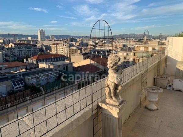 MARSEILLE 8eme ARRT Appartement A LOUER Carré d'Or Grand T2 de 60m2 +Terrasse 26m2 + Box en ss sol