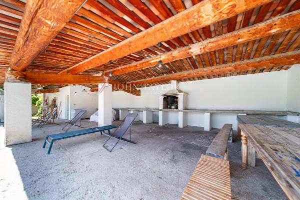 A vendre Elégant Mas Provençal avec Piscine etl Gîtes aux Portes du Luberon. Provence