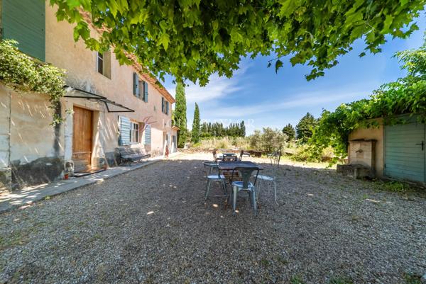 A vendre Elégant Mas Provençal avec Piscine etl Gîtes aux Portes du Luberon. Provence