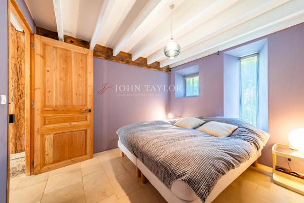 A vendre Elégant Mas Provençal avec Piscine etl Gîtes aux Portes du Luberon. Provence